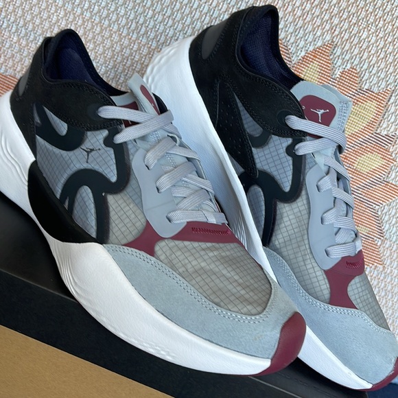 Jordan Delta 3 Low
Black/White/Cherrywood
Red/Wolf Grey
Men's Shoes
DN2647-001 - Picture 10 of 16